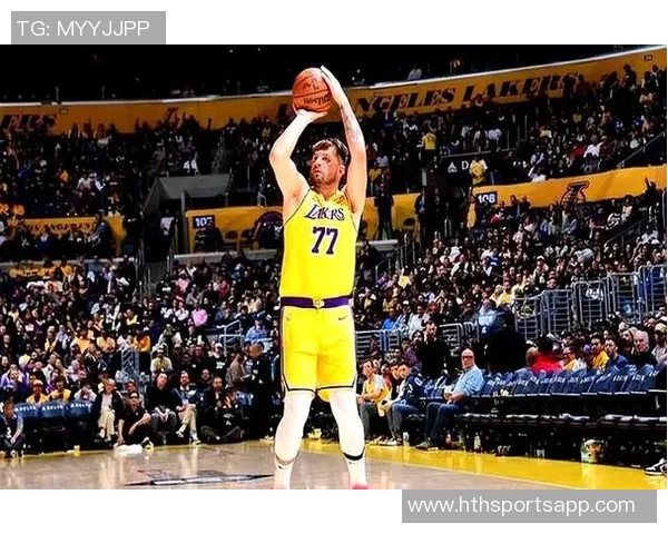 雷迪克透露詹姆斯本周积极参与个人训练提升状态