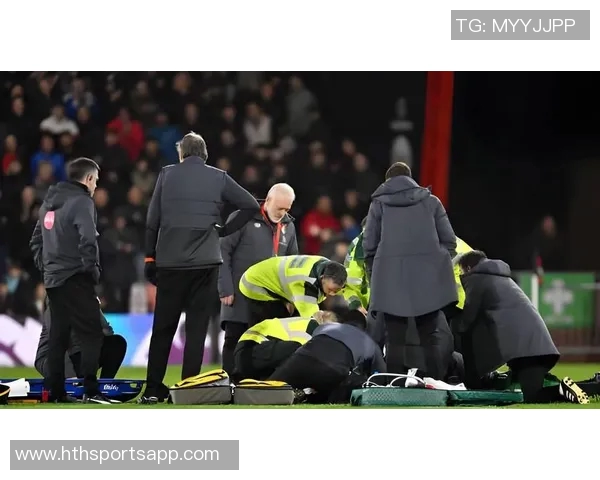 阿尔瓦拉多腿部受伤紧急返回更衣室希望尽快恢复状态 阿尔瓦拉多腿部受伤紧急返回更衣室希望尽快恢复状态